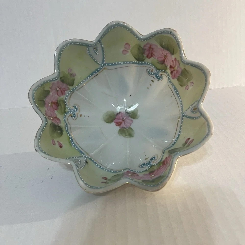 Vintage JAPAN Scalloped Tri Footed Bowl Pink & Green Flowers Hand‎ Painted